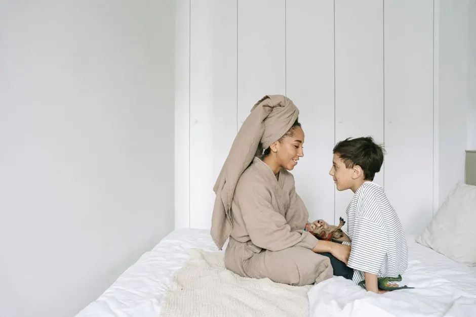 Orangtua memeluk anak setelah berbicara tentang perasaannya